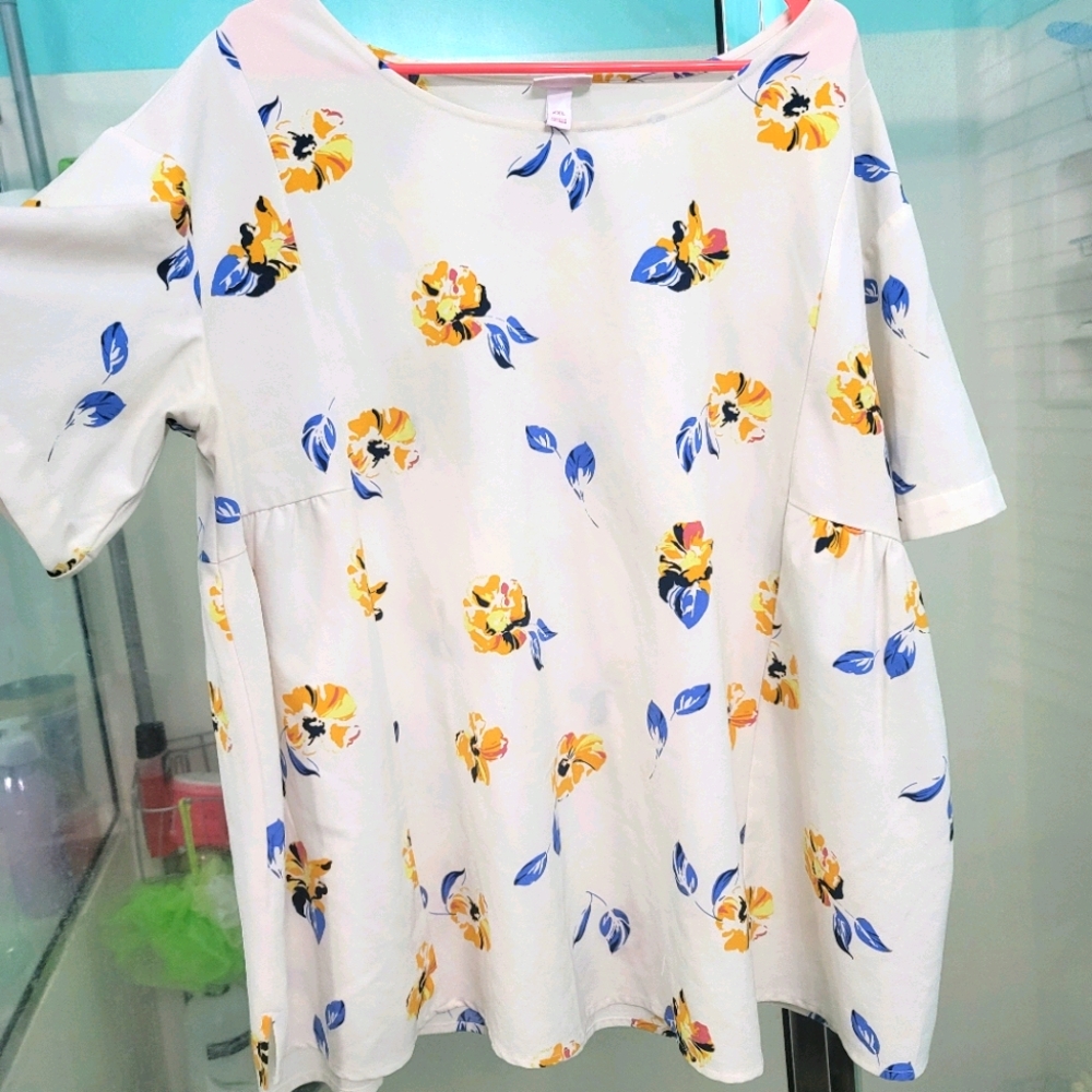 Liz Lange Maternity blouse